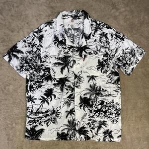 Levi’s Classic Camper Shirt Men’s L Black White Floral EcoVero Hawaiian